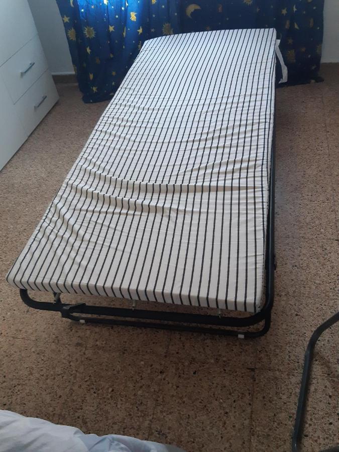 Room In Guest Room - Peaceful Accommodation In Madrid Near Atocha Kültér fotó