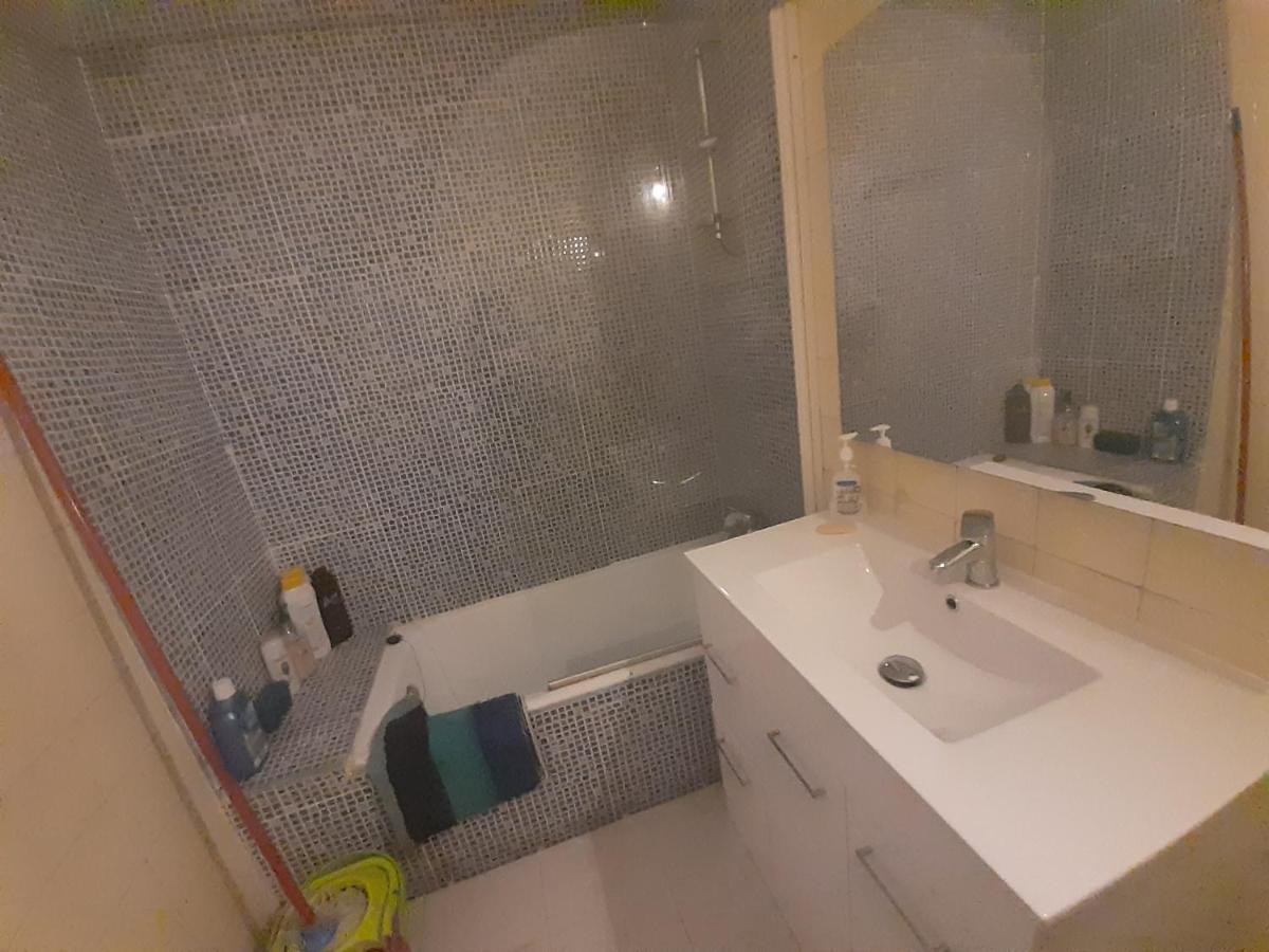 Room In Guest Room - Peaceful Accommodation In Madrid Near Atocha Kültér fotó